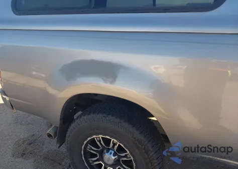 2004 Toyota Tundra Sr5 V8 from USA, damaged, VIN 5TBDT44184S463552